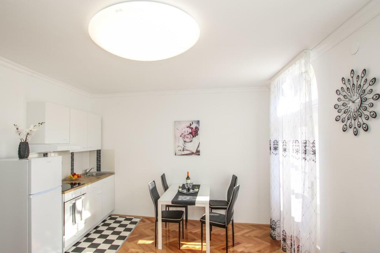 Apartments Old Town Пореч Экстерьер фото