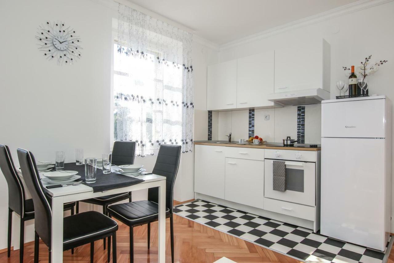 Apartments Old Town Пореч Экстерьер фото